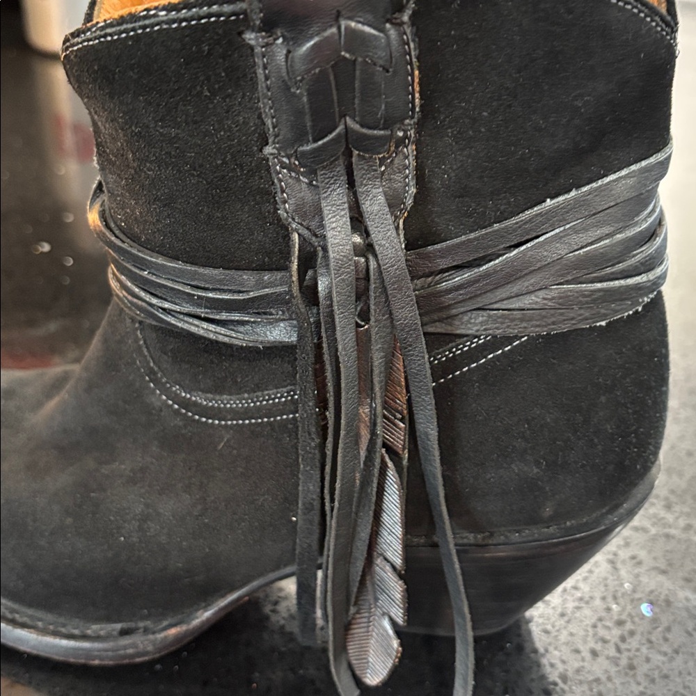 Stunning Lucchese black ankle boot for all occasions!